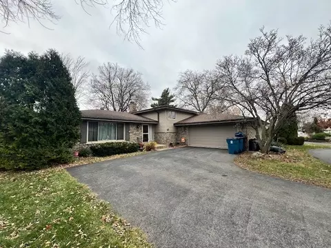 48 S Country Squire Rd, Palos Heights, IL 60463