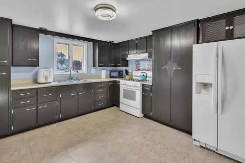 Kitchen - 4617 Blanchan Ave, Brookfield, IL 60513 photo 3 of 3