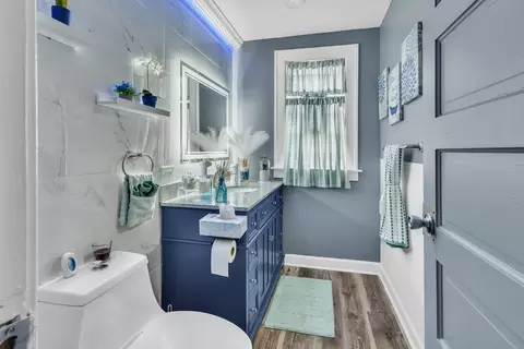 Bath - 4617 Blanchan Ave, Brookfield, IL 60513 photo 1 of 2