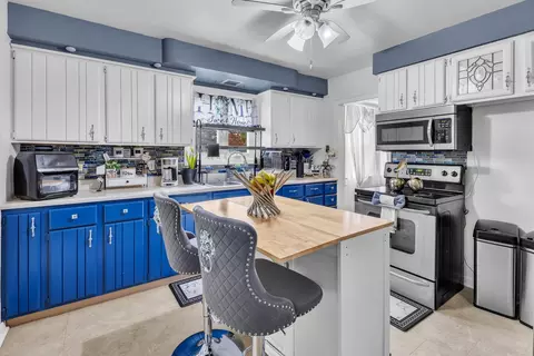 Kitchen - 4617 Blanchan Ave, Brookfield, IL 60513 photo 2 of 3