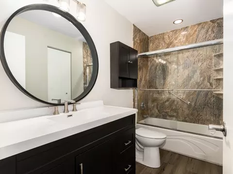 Bath - 1167 Florimond Dr, Elgin, IL 60123 photo 3 of 3