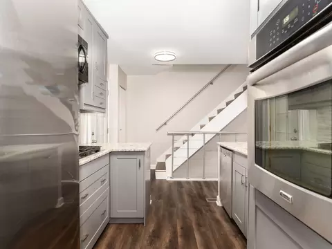 Kitchen - 1167 Florimond Dr, Elgin, IL 60123 photo 5 of 6