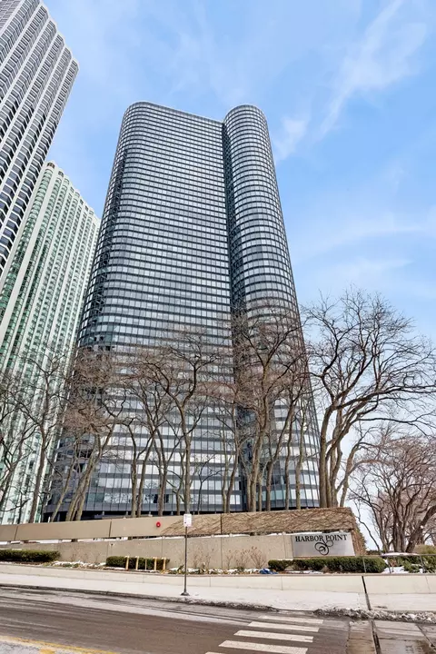 155 N Harbor Dr #2605, Chicago, IL 60601