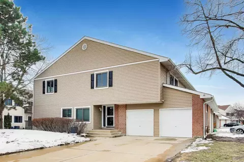 1096 Pine Tree Cir N, Buffalo Grove, IL 60089