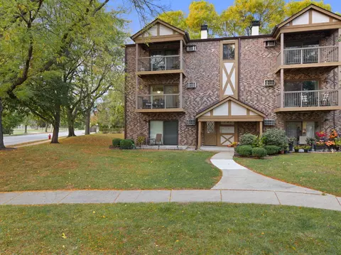751 S Dwyer Ave #F, Arlington Heights, IL 60005