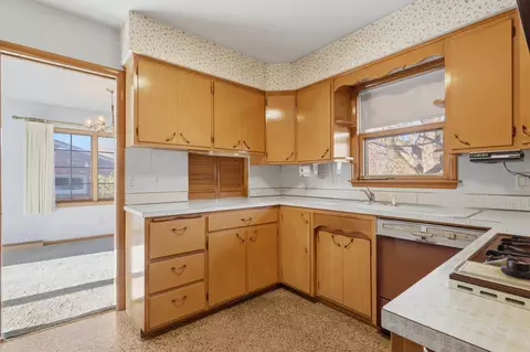 Kitchen - 3537 49th St, Moline, IL 61265 photo 4 of 6