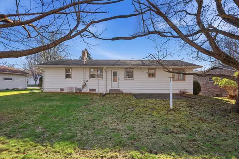 Exterior - 3537 49th St, Moline, IL 61265 photo 8 of 9