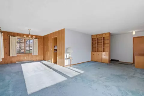 Living - 3537 49th St, Moline, IL 61265 photo 3 of 4