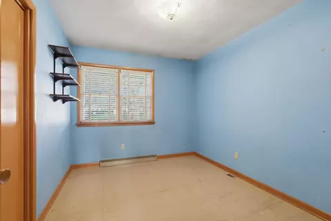Bedroom - 3537 49th St, Moline, IL 61265 photo 2 of 6