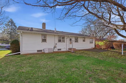Exterior - 3537 49th St, Moline, IL 61265 photo 7 of 9