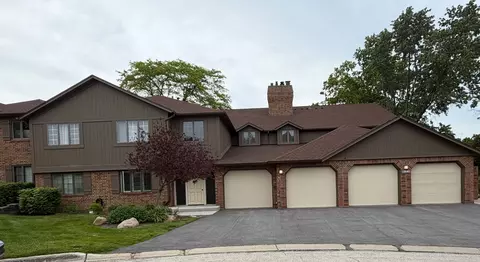 7930 W Lakeview Ct #1B, Palos Heights, IL 60463