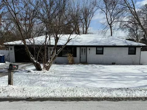9205 S 84th Ct, Hickory Hills, IL 60457