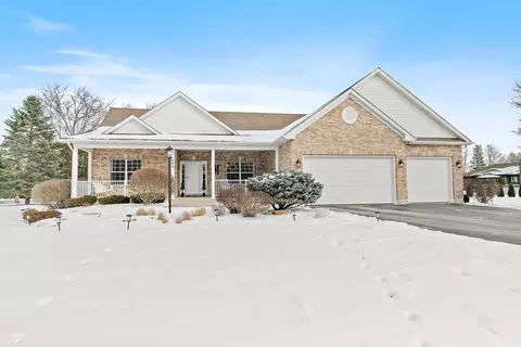 560 Ellen Ct, Woodstock, IL 60098