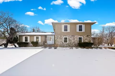 21032 N Crestview Dr, Barrington, IL 60010