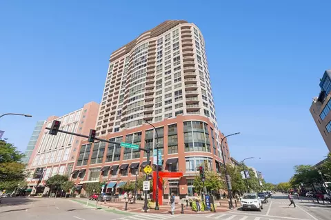 807 Davis St #810, Evanston, IL 60201