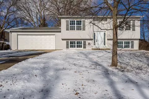 617 E 3rd St, Byron, IL 61010