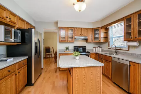 Kitchen - 10 Cameron Ct, Bloomington, IL 61704 photo 1 of 15
