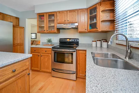 Kitchen - 10 Cameron Ct, Bloomington, IL 61704 photo 15 of 15