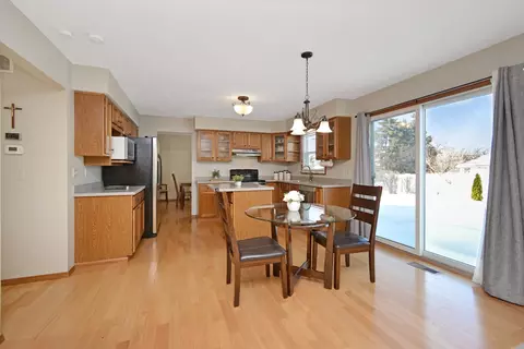 Kitchen - 10 Cameron Ct, Bloomington, IL 61704 photo 6 of 15