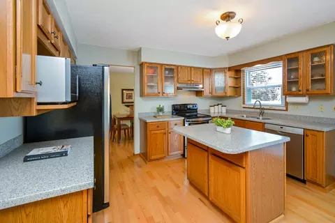 Kitchen - 10 Cameron Ct, Bloomington, IL 61704 photo 3 of 15