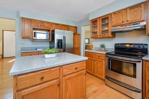 Kitchen - 10 Cameron Ct, Bloomington, IL 61704 photo 14 of 15