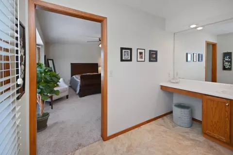 Entry Way - 10 Cameron Ct, Bloomington, IL 61704 photo 6 of 7