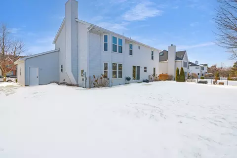 Exterior - 10 Cameron Ct, Bloomington, IL 61704 photo 2 of 4