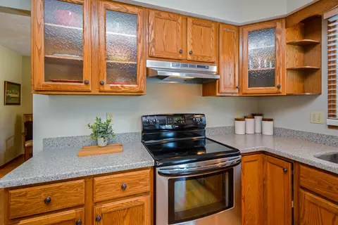 Kitchen - 10 Cameron Ct, Bloomington, IL 61704 photo 13 of 15