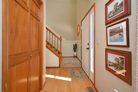 Entry Way - 10 Cameron Ct, Bloomington, IL 61704 photo 3 of 7