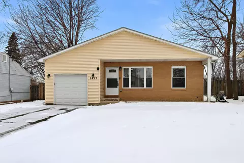 1417 Adams St, Lake In The Hills, IL 60156