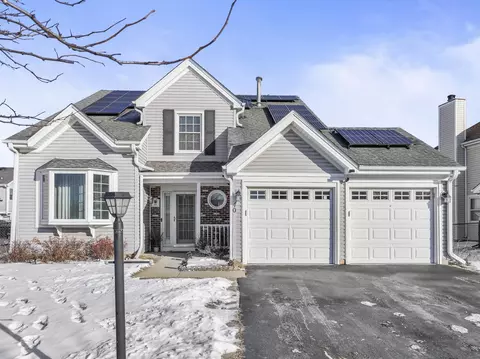 40 Jackson Ln, Streamwood, IL 60107