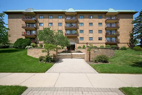 40 S Main St #4A, Glen Ellyn, IL 60137