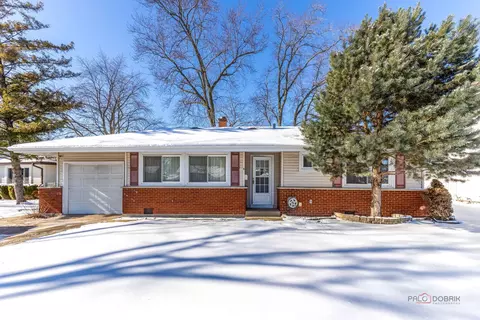 6 Forest Ln, Elk Grove Village, IL 60007