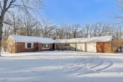 26225 N Hickory Rd, Mundelein, IL 60060