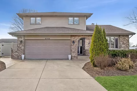 8708 Coventry Dr, Woodridge, IL 60517