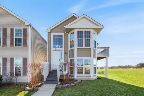 715 Four Seasons Blvd, Aurora, IL 60504