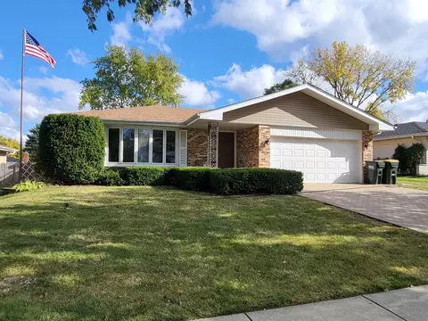 1421 Spruce Ln, Westmont, IL 60559