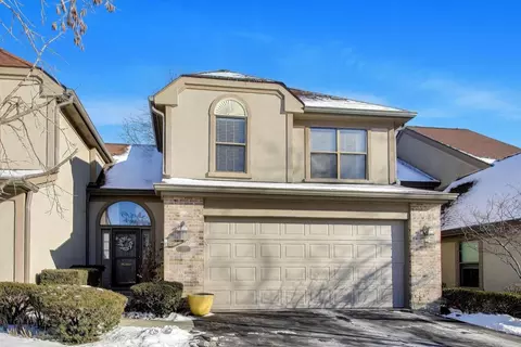 141 Chatsworth Cir, Schaumburg, IL 60194