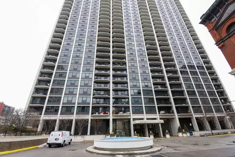 1560 N Sandburg Ter #802J, Chicago, IL 60610
