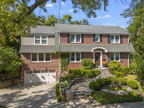 388 Hill Ave, Glen Ellyn, IL 60137