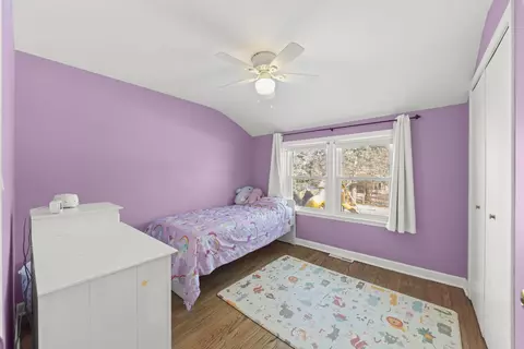 Bedroom - 425 Wakeman Ave, Wheaton, IL 60187 photo 2 of 3
