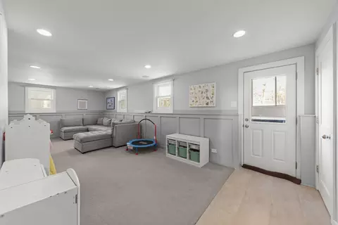 Entry Way - 425 Wakeman Ave, Wheaton, IL 60187 photo 1 of 1
