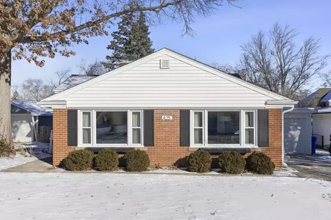 425 Wakeman Ave, Wheaton, IL 60187