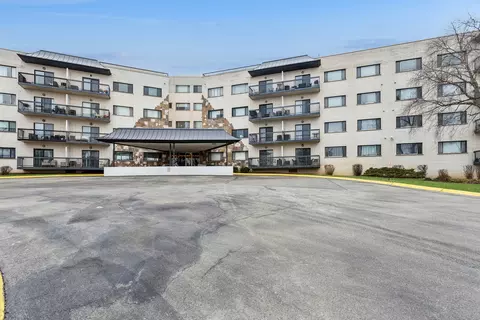 6700 S Brainard Ave #225, Countryside, IL 60525