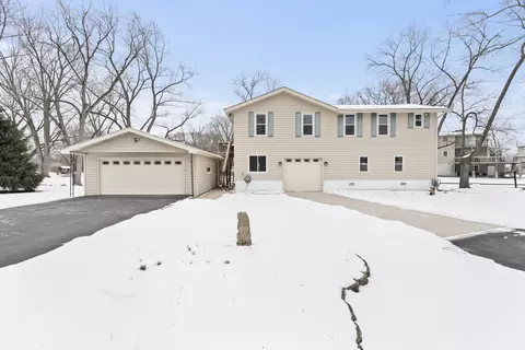 26033 W Catfish Dr, Wilmington, IL 60481