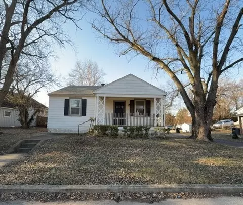 709 Benton St, Belleville, IL 62220