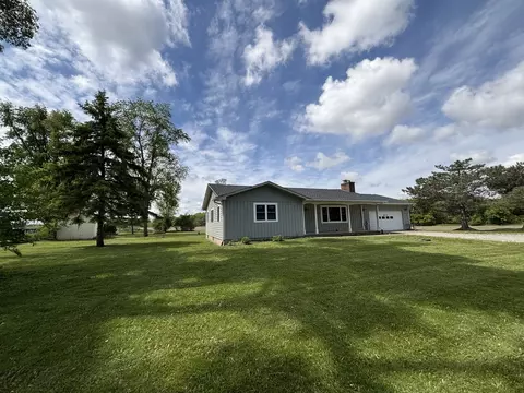 38 W715 Huntley Rd, West Dundee, IL 60118