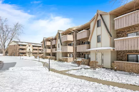 16 Echo Ct #17, Vernon Hills, IL 60061