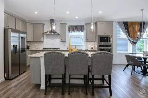 Kitchen - 824 Spring Dr, Lindenhurst, IL 60046 photo 2 of 3