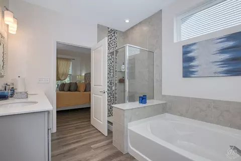 Bath - 824 Spring Dr, Lindenhurst, IL 60046 photo 2 of 3